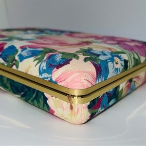 VINTAGE JEWELRY BOX WITH FLORAL DESIGN